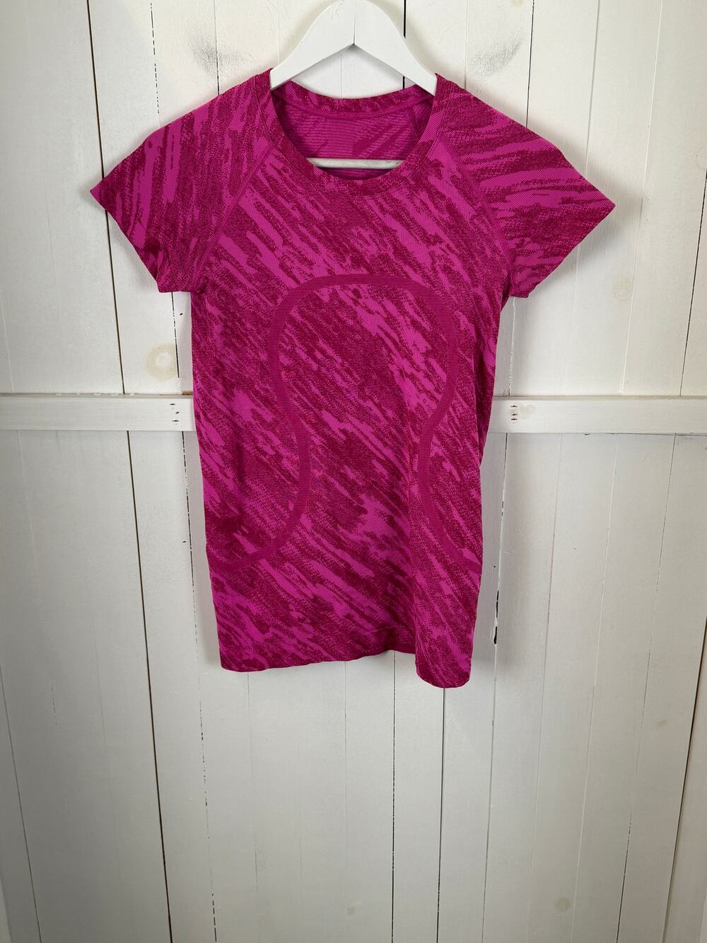 Lululemon Pink Activewear T-Shirt Size 6 Excellent Condition